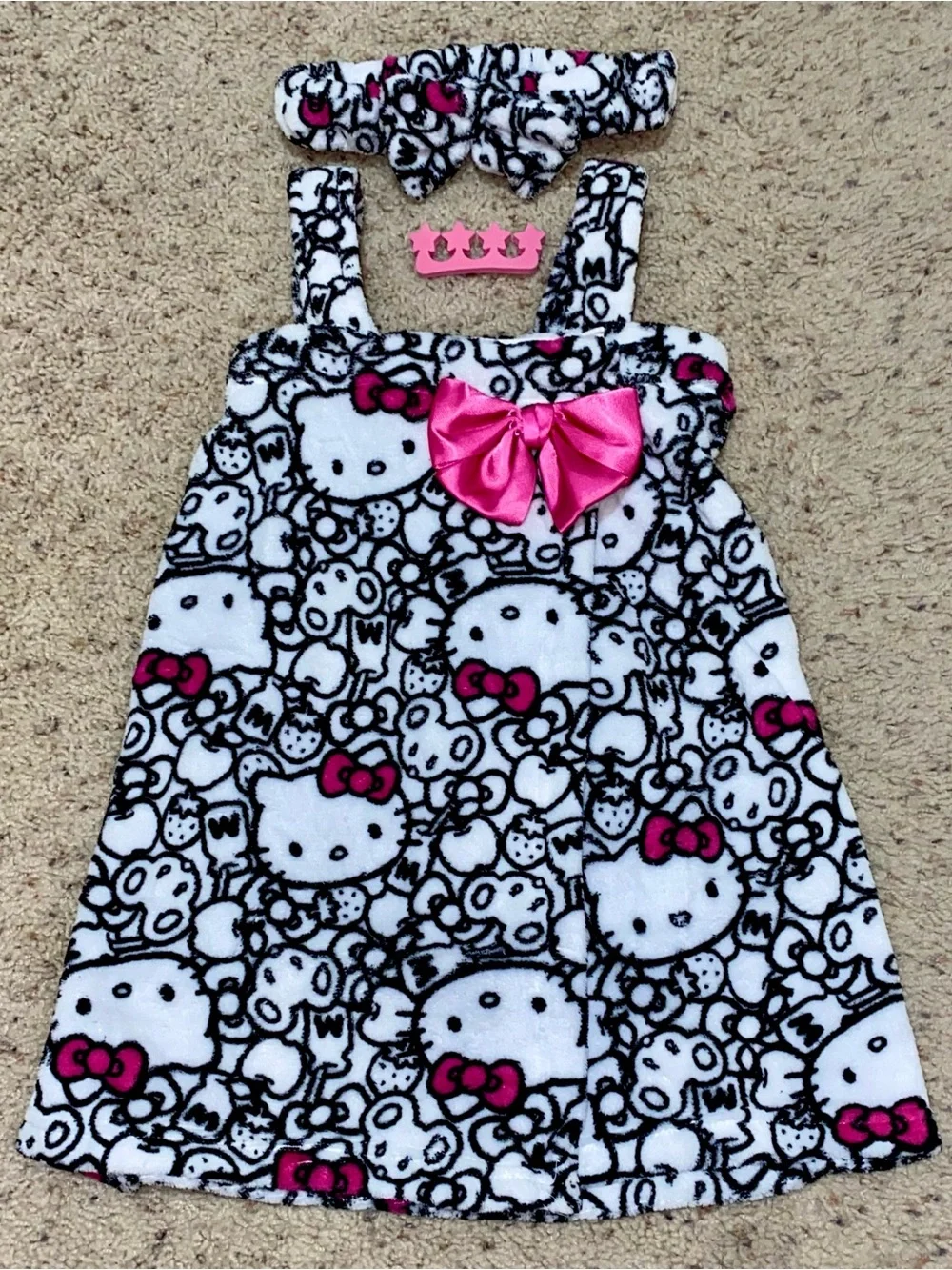 Hello Kitty Spa Essentials Set Sz Children’s XS/S (Brand New)